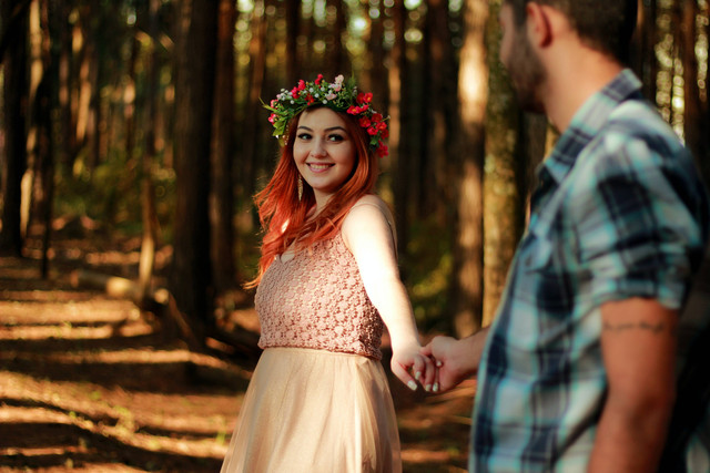 Ilustrasi Love Bombing Berapa Lama? Sumber: Unsplash