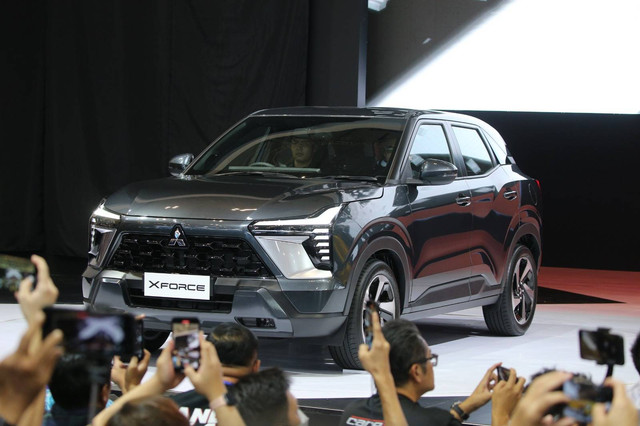 Suasana peluncuran Mitsubishi xForce di pameran otomotif Gaikindo Indonesia International Auto Show (GIIAS 2023) di ICE BSD, Tangerang, Kamis (10/8/2023). Foto: Aditia Noviansyah/kumparan
