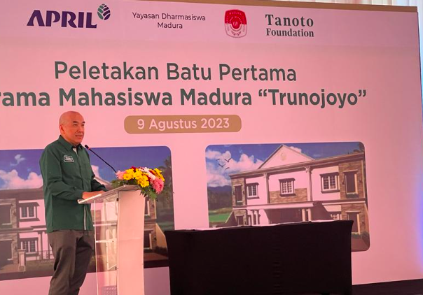CEO Tanoto Foundation, Satrijo Tanudjojo, memberi sambutan saat peletakan batu pertama Asrama Mahasiswa Madura "Trunojoyo" di Yogyakarta, Rabu (9/7). Foto: ESP