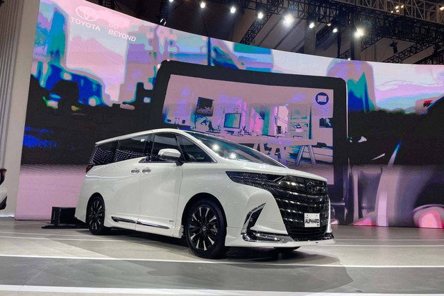 Toyota All New Alphard di GIIAS 2023.  Foto: Sena Pratama/kumparan