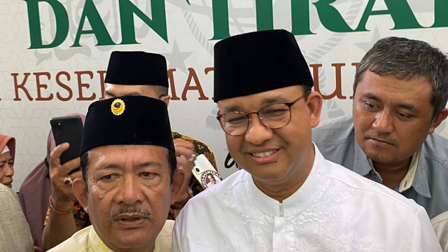 Anies Baswedan saat menghadiri acara Tirakat untuk Keselamatan Umat dan Bangsa di Pondok Pesantren At-Tauhid Sidosermo, Surabaya pada Kamis (10/8/2023). Foto: Farusma Okta Verdian/kumparan
