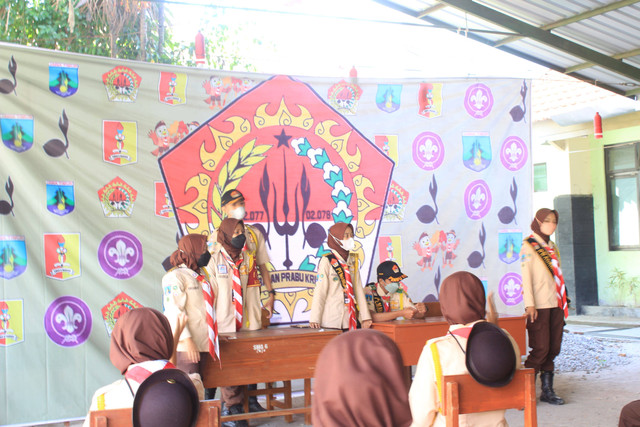 Sumber: (Foto pribadi saat kegiatan disekolah) Pendidikan Karakter melalui kegiatan Pramuka