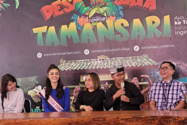 Diskusi di Desa Wisata Tamansari, Banyuwangi, Jawa Timur, Kamis (10/8). Foto: Rizki Baiquni Pratama/kumparan