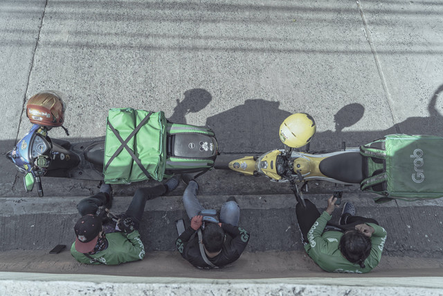 Ilustrasi Cara Daftar Makanan di GrabFood. Foto: Unsplash/Jason Miraples