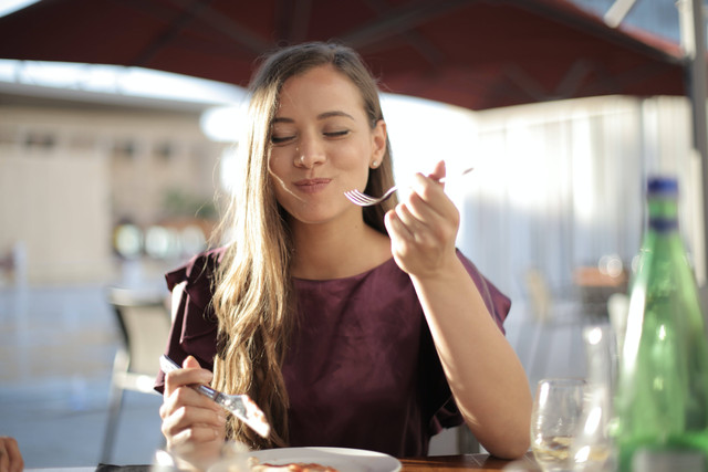 Ilustrasi Cara Mengatasi Nafsu Makan Menurun, Foto: Pexels/Andrea Piacquadio