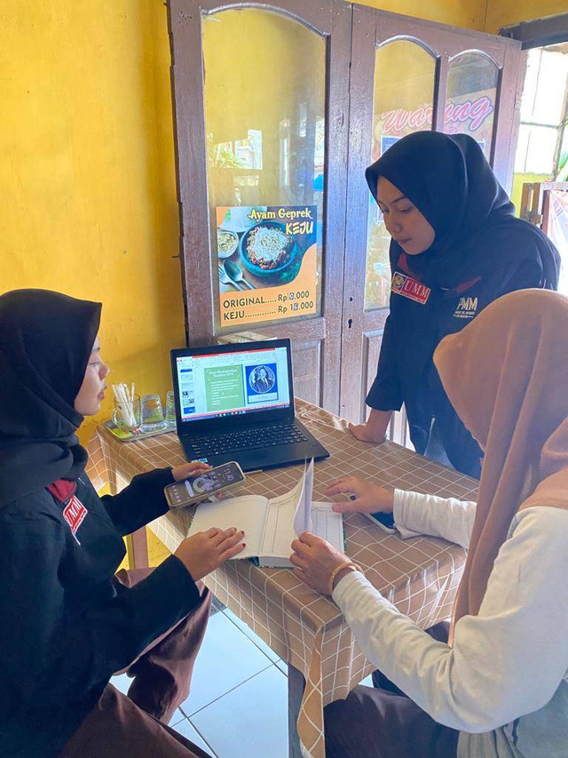 Sumber: Potret ini diambil pada saat pemberian materi sistem informasi akuntansi kepada pemilik UMKM ayam bakar ngelo 10.
