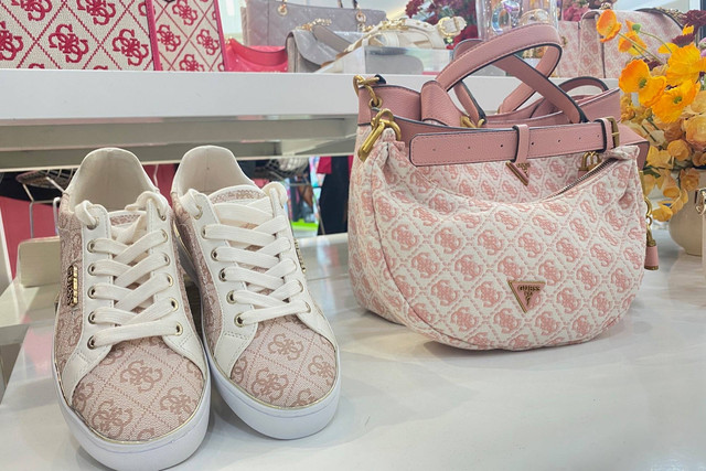 Koleksi GUESS Summer Collection 2023 di Kota Kasablanka, Jakarta, Jumat (11/8/2023). Foto: Judith Aura/kumparan