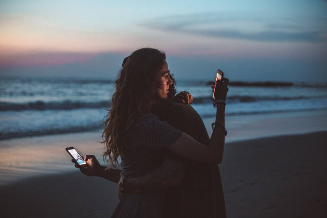 Ilustrasi long text kangen buat pacar, Sumber: Pexels/ROMAN ODINTSOV