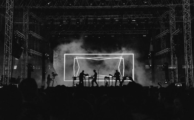 Ilustrasi Harga Tiket Dewa 19 Feat. Allstar di Bandung. Sumber Unsplash/Yannis Papanastasopoulos