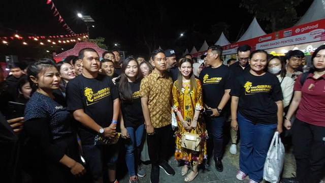 Wali Kota Solo Gibran Rakabuming Raka menghadiri acara puncak Peringatan Hari UMKM Nasional di Pura Mangkunegaran Solo, Sabtu (12/8) malam. Foto: Dok. Istimewa