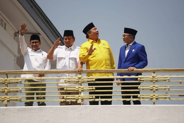 Ketum PKB Muhaimin Iskandar, Ketum PAN Zulkifli Hasan, etum Golkar Airlangga Hartarto, dan Ketua Umum Gerindra Prabowo Subianto di Museum Proklamasi, Jakarta, Minggu (13/8/2023).
 Foto: Iqbal Firdaus/kumparan