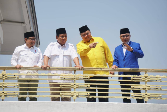 Ketum PKB Muhaimin Iskandar, Ketum PAN Zulkifli Hasan, etum Golkar Airlangga Hartarto, dan Ketua Umum Gerindra Prabowo Subianto di Museum Proklamasi, Jakarta, Minggu (13/8/2023).
 Foto: Iqbal Firdaus/kumparan