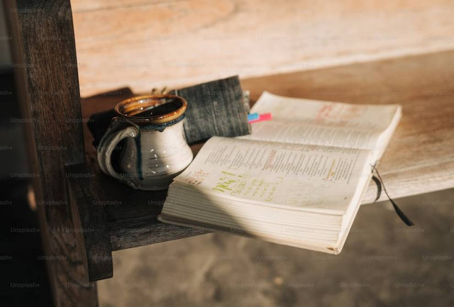 Ilustrasi Sinonim Mengacu  Sumber Unsplash/Simon Maage