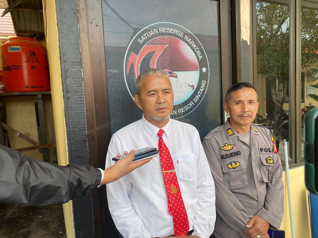 Kasat Narkoba Polres Sintang, Iptu Dedi Supriadi. (Foto: Yusrizal/Hi! Pontianak)