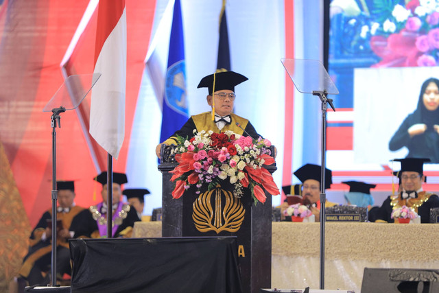 Sekjen Kemenkumham Terima Doktor Honoris Causa dari UNES (Foto: Humas Kemenkumham)