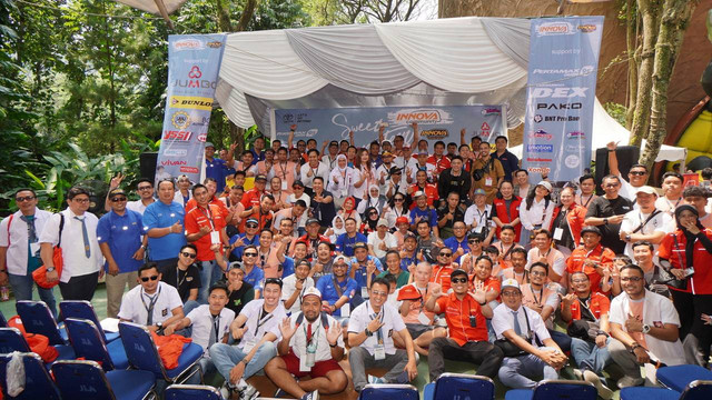 Keceriaan Peserta Perayaan Ulang tahun Innova Community ke 17 dengan tema Back to School
