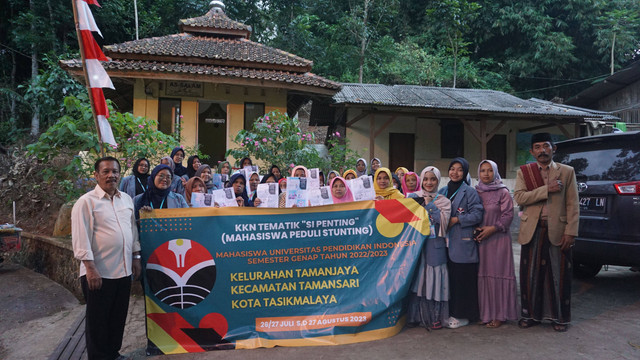 Dokumentasi bersama ibu-ibu di lingkungan Kel. Tamanjaya
