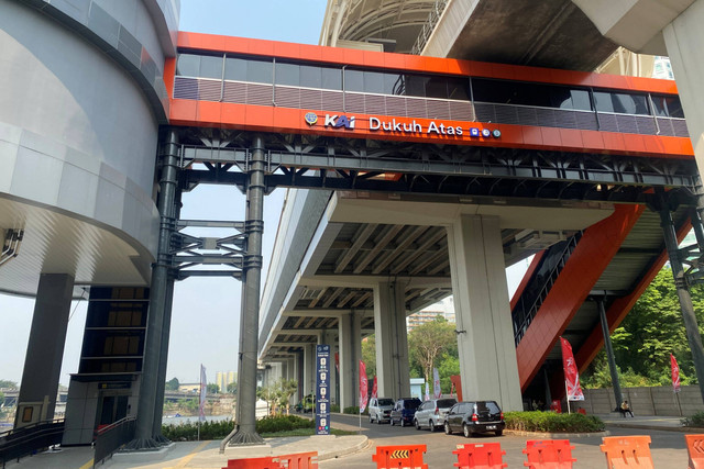 Transit Oriented Development (TOD) di kawasan Jakarta Selatan atau JPM (Jembatan Penyeberangan Multiguna) Dukuh Atas, Selasa (15/8). Foto: Alfadillah/kumparan