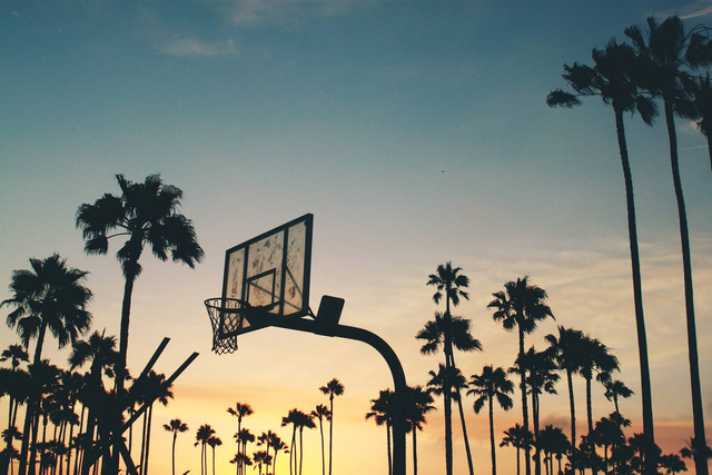 Ilustrasi Jelaskan Tata Cara Melakukan Chest Pass dalam Permainan Bola Basket, Sumber: Unsplash/Nick Jio