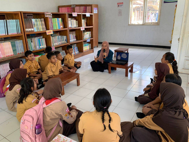 Sosialisasi "Internet: Ketika yang Jauh makin Dekat, yang Dekat makin Jauh” di SD Negeri Jepat Lor, Kec. Tayu, Kab. Pati