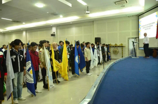 77 Ormawa saat dilantik Rektor Udinus, Prof.Dr.Ir. Edi Noersasongko, M.Kom