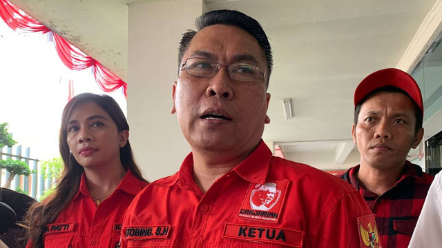 Masyarakat Pencinta Museum Indonesia (MPMI) bersama kuasa hukumnya Anggiat Tobing dari Ganjarian Spartan mengadukan dugaan pelanggaran penggunaan museum untuk kepentingan politik ke Bawaslu, Rabu (16/8/2023).  Foto: Luthfi Humam/kumparan