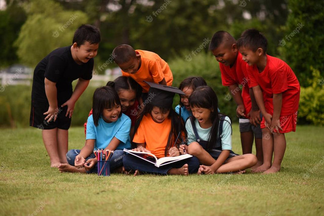 suasana belajar di luar sekolah (sumber: freepik.com)