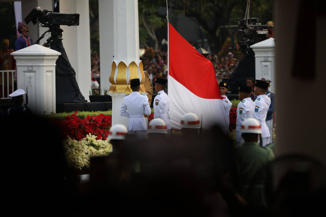 Suasana Upacara Penurunan Bendera HUT ke-78 RI di Istana Merdeka, Jakarta, Kamis (17/8/2023). Foto: Aditia Noviansyah/kumparan