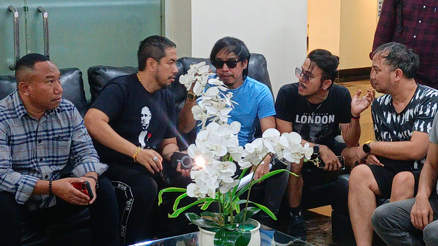 Band Radja Sambangi Kantor Polda Metro Jaya. Foto: Aprilandika Pratama/kumparan