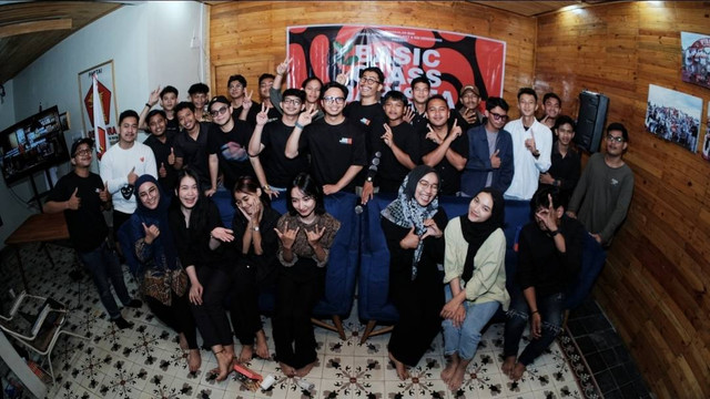 Kegiatan basic class barista ini diselenggarakan Egi Hendrawan bersama Pangkalan Bun Coffee Enthusiast Project, Jum'at (18/8/2023). Foto: IST/InfoPBUN