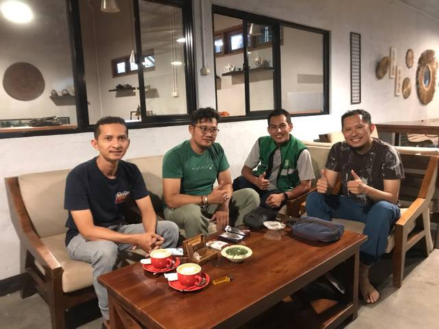 Ngopi bareng dengan sesama anggota keluarga. Foto : Dok Pribadi