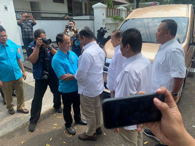 Sekjen Gerindra Ahmad Muzani sambangi kantor DPN Partai Gelora. Foto: Paulina Herasmaranindar/kumparan