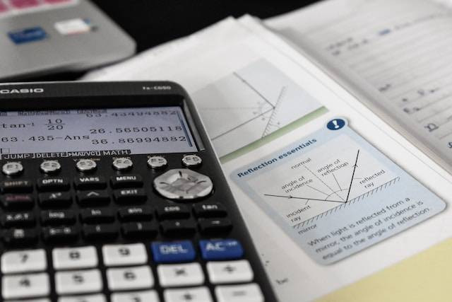 Kunci Jawaban Matematika Kelas 9 Halaman 49 No. 13. Foto hanya ilustrasi. Sumber foto: Unsplash/Anoushka Puri