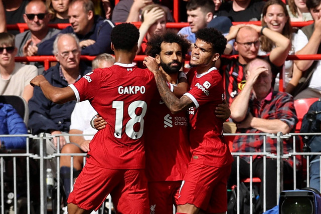 Pemain Liverpool Mohamed Salah merayakan gol pertama mereka saat hadapi AFC Bournemouth di Stadion Anfield, Liverpool, Inggris, Sabtu (19/8/2023). Foto: David Klein/REUTERS