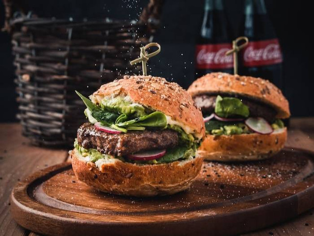 Ilustrasi burger enak di Jakarta. Sumber: unsplash.com/ Mae mu