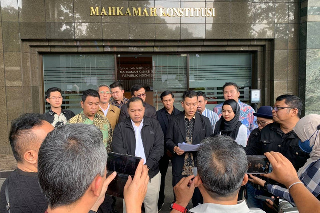 Aliansi 98 pengacara pengawal demokrasi dan HAM ajukan pemohonan gugat batas usia capres-cawapres ke Mahkamah Konstitusi. Foto: Dok. Istimewa
