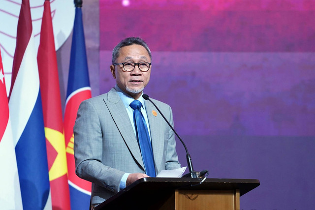 Menteri Perdagangan RI, Zulkifli Hasan memberikan sambutan pada Peluncuran Fisik ASEAN Online Sale Day (AOSD) saat Pertemuan Para Menteri Ekonomi ASEAN ke-55 di Semarang, Jawa Tengah. Foto: Kemendag RI