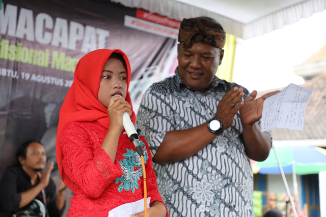 Sahabat Ganjar dalam menggelar seni tradisional macapat di Kecamatan Jombang, Kabupaten Jombang, Sabtu (19/8). Foto: Dok. Istimewa