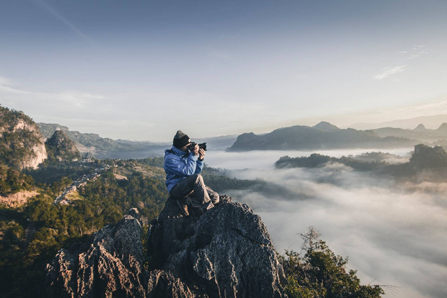 Ilustrasi teknik fotografi long shot. Sumber foto: Unsplash