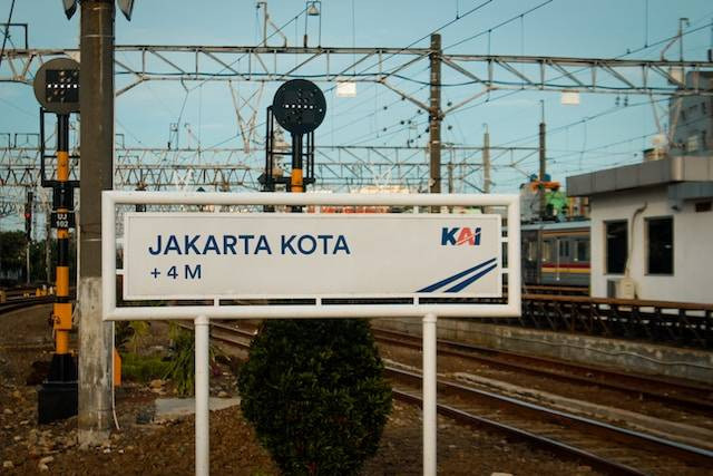 Ilustrasi jadwal kereta api Agustus 2023, sumber foto: unsplash.com/Raditya Putra Mahardika