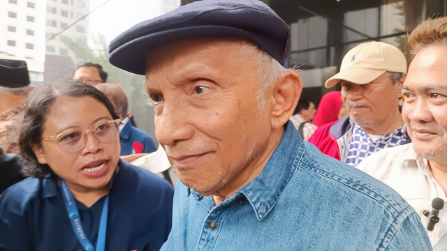 Rizal Ramli, Amien Rais, Ubedilah dkk mendatangi KPK. Senin (21/8/2023). Foto: Hedi/kumparan
