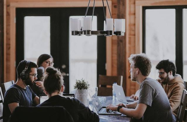 Ilustrasi Jenis-Jenis Kelompok Sosial. Foto: dok. Unsplash/Annie Spratt