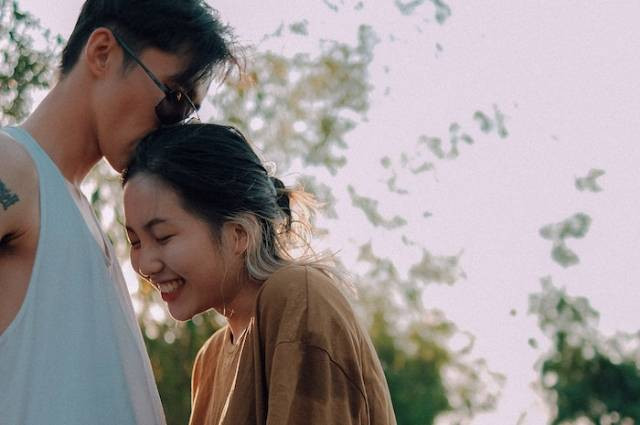Ilustrasi lovey dovey artinya, sumber foto: Windd by pexels.com