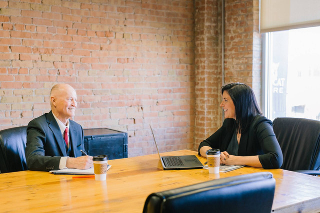 Ilustrasi CEO. Foto: Unsplash.com/Amy Hirschi