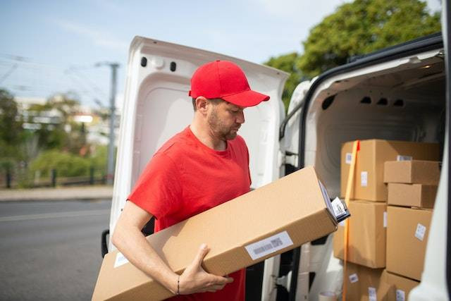 Ilustrasi cara cek resi JNE Trucking Shopee. Foto: Pexles. 