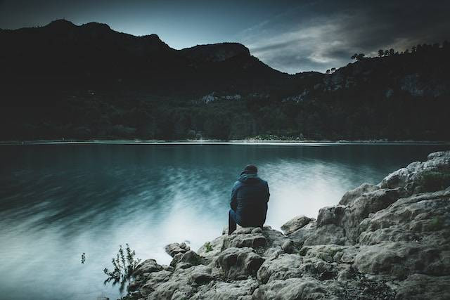 Ilustrasi kata-kata patah hati singkat. Sumber: unsplash.com/Guillaume de Germain