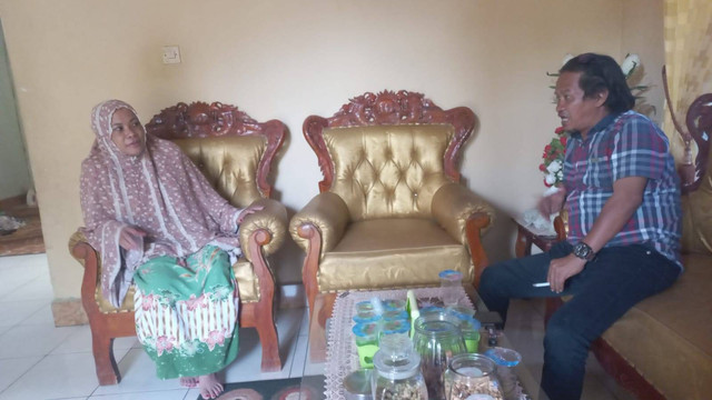 Kepala Desa Paccing, Indriati (kiri). Foto: Dok. Istimewa