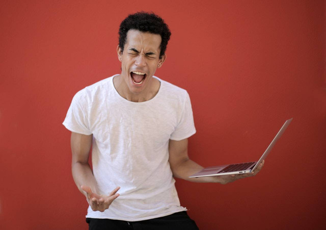 Ilustrasi zodiak paling lemah mental dan sulit mengendalikan emosi. Sumber foto: pexels/Andrea Piacquadio.