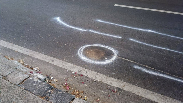 Lokasi kecelakaan beruntun truk tabrak 7 pemotor lawan arah di Jalan Raya Lenteng Agung depan Halte Wijaya Kusuma, Selasa (22/8/2023). Foto: Thomas Bosco/kumparan