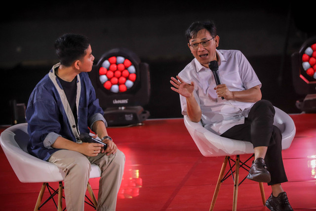 Gibran Rakabuming dan Budiman Sudjatmiko di Kopdarnas PSI, Tennis Indoor Senayan, Jakarta, Selasa (22/8/2023). Foto: Jamal Ramadhan/kumparan
